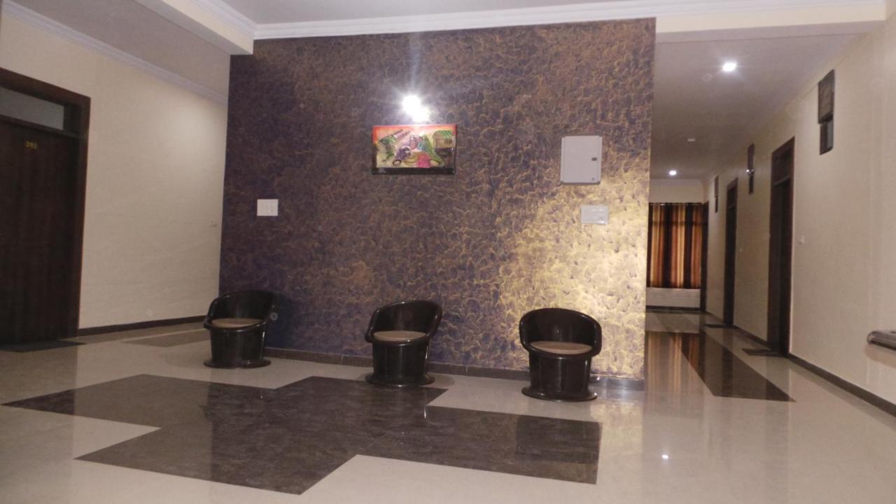 Hotelyashpalace Maihar Esterno foto